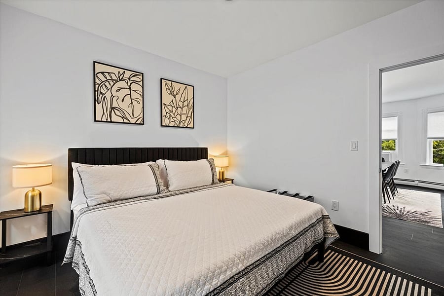Bedroom 1 - Main Floor
