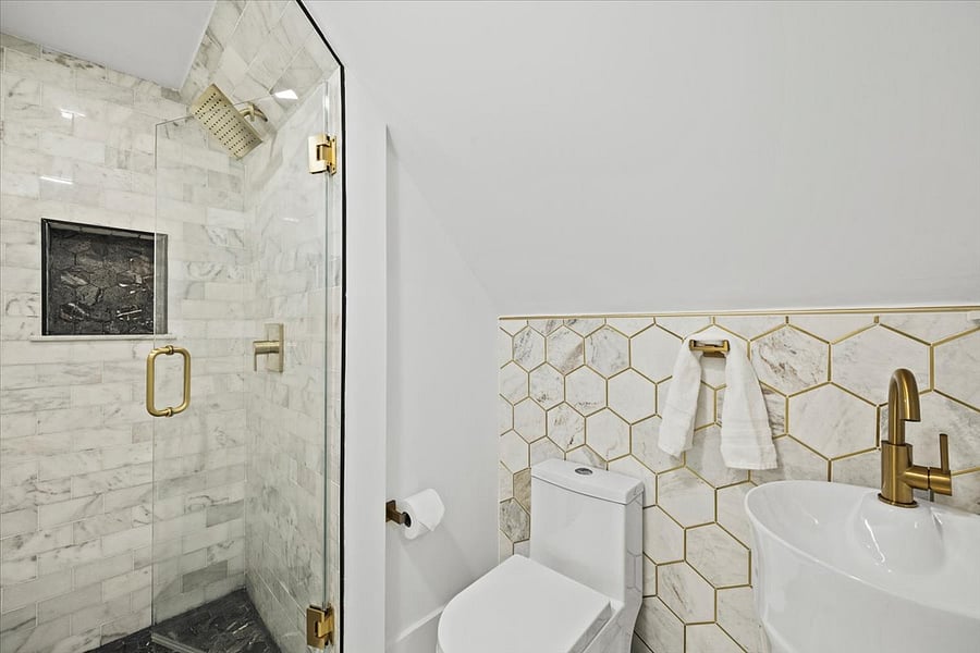 Bathroom 2 - upstairs