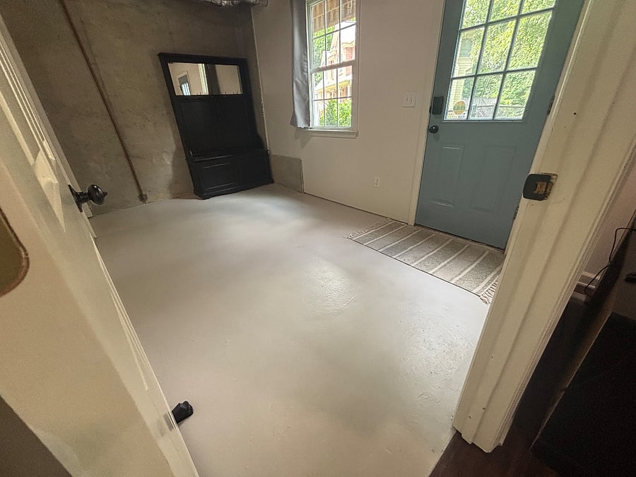 Private entry room, could be used as an office or gym. 