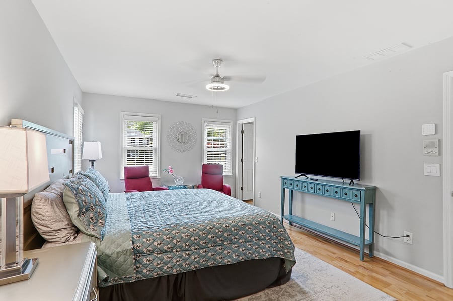 Bedroom#1 with TV and King size bed