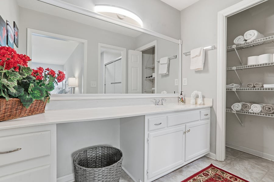 Full Bathroom #1