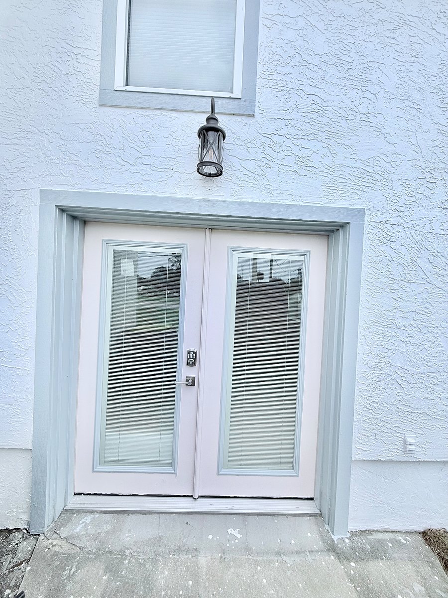 Door to extra room 