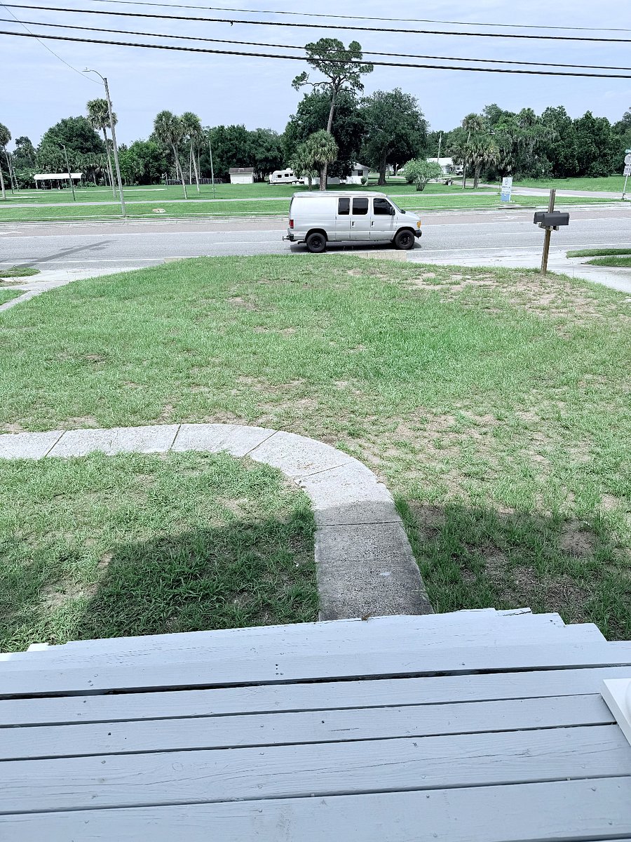 Front yard facing US 1. There's parking on the north side of the house in the front 
