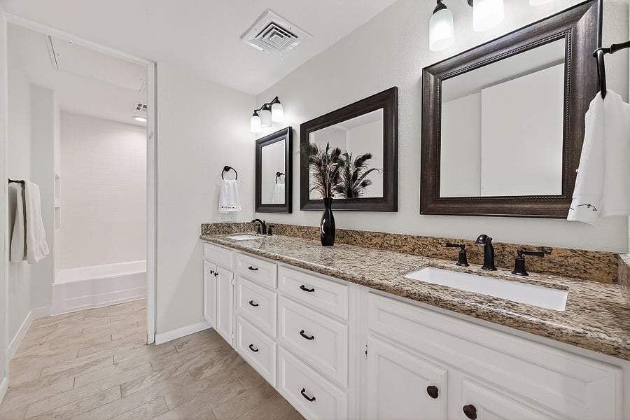 Second Bathroom with Dual Sinks and Tub/Shower