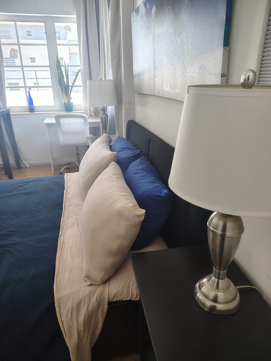 Queen bed.