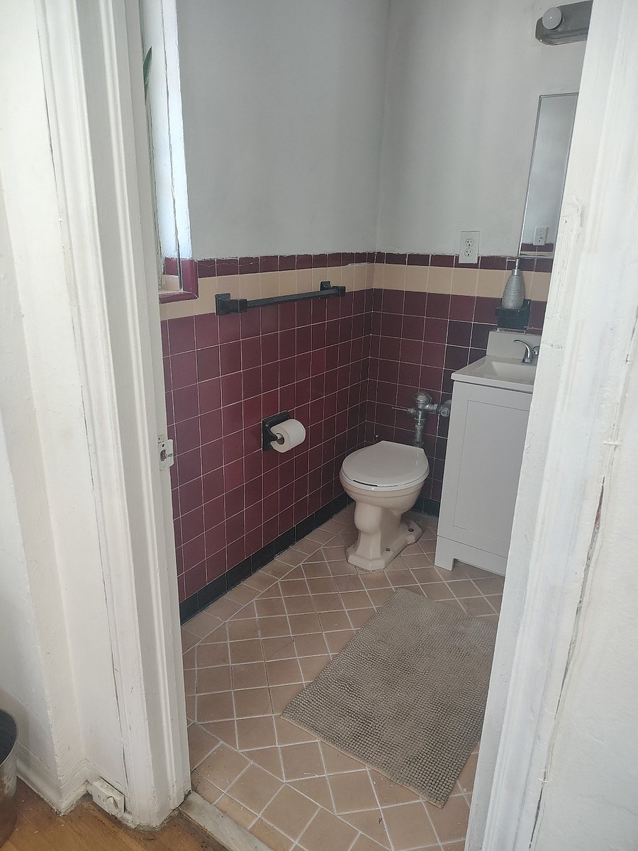 Bathroom is Art Deco style!
