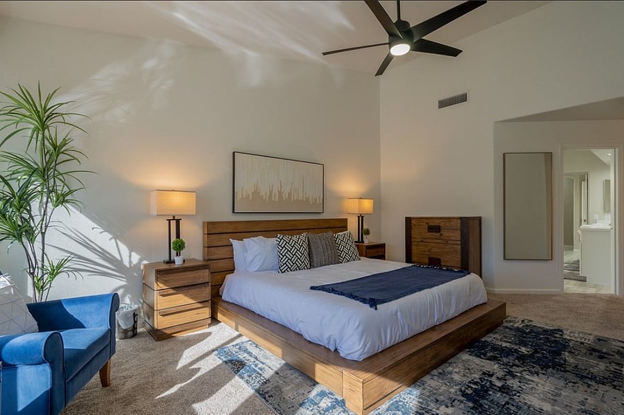 Primary on ground floor: King bed