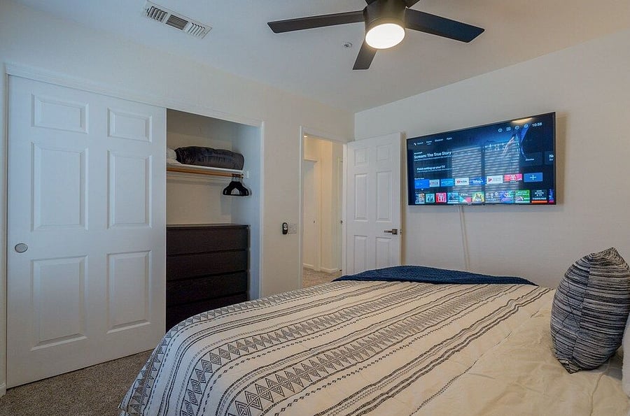 Bedroom 2: Smart TV and dresser