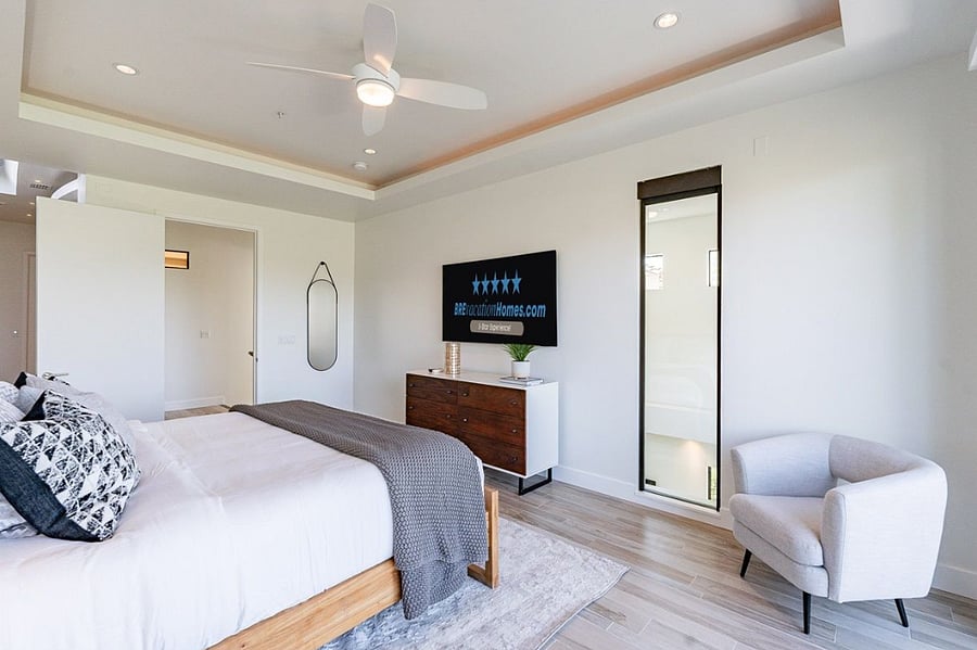 Primary Bedroom Suite, Smart TV and King Size Bed