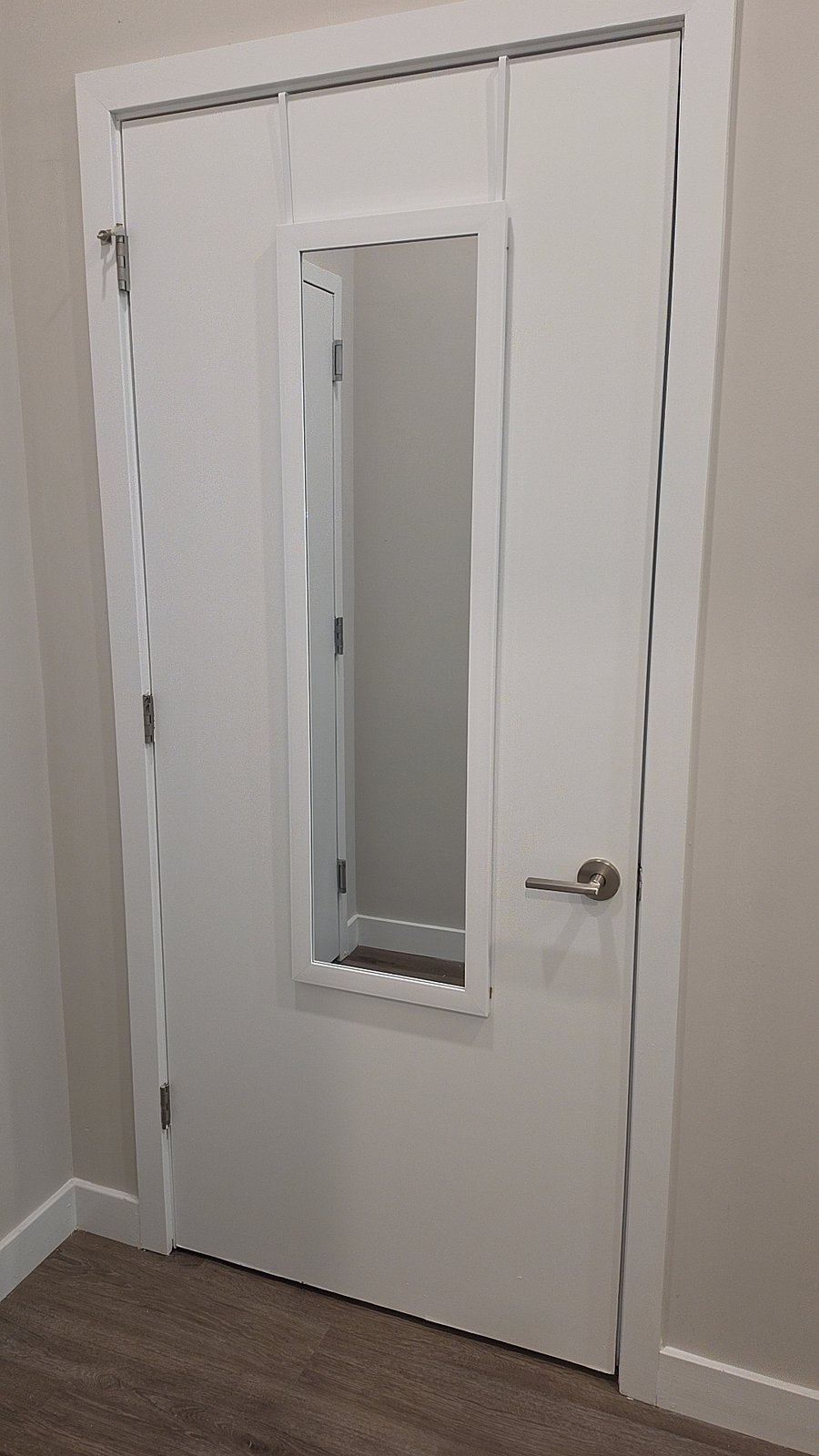 Entry way closet w mirror