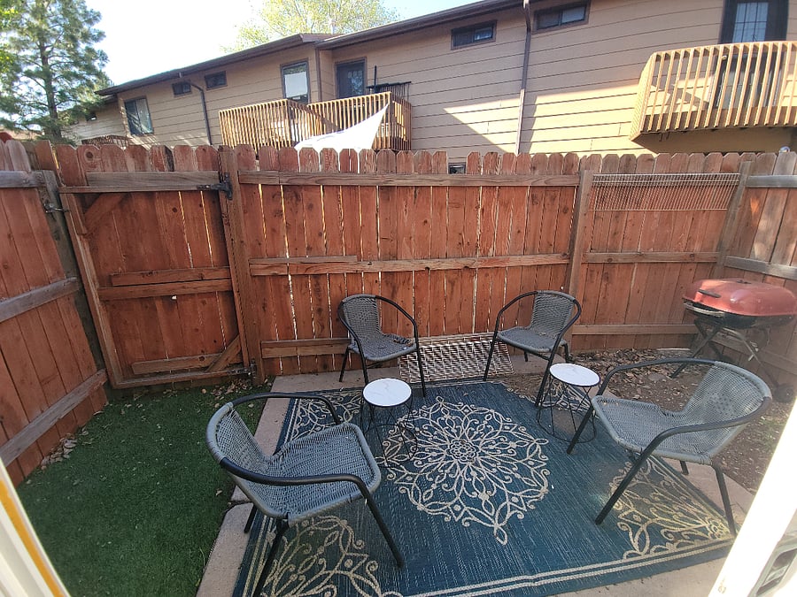 Small outdoor space, not for dog to use (use field across the street). This is a townhouse community, no loud music playing outside, please, thank you.
