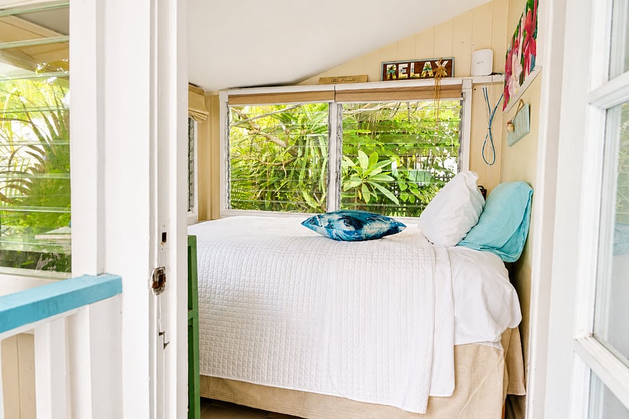 Last Bedroom 4 ( Sun room ) with a full size bed