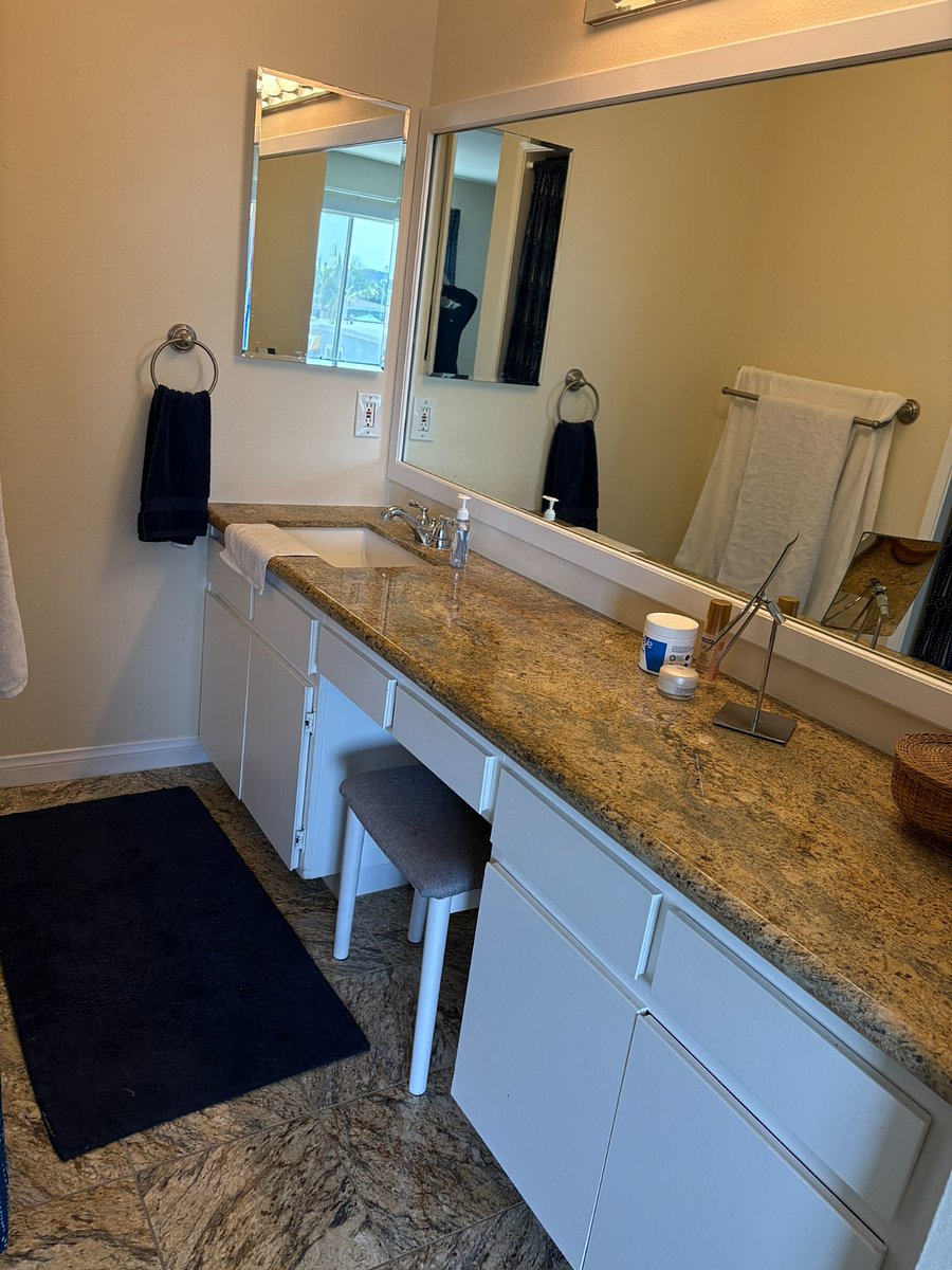 En suite bath to master bedroom