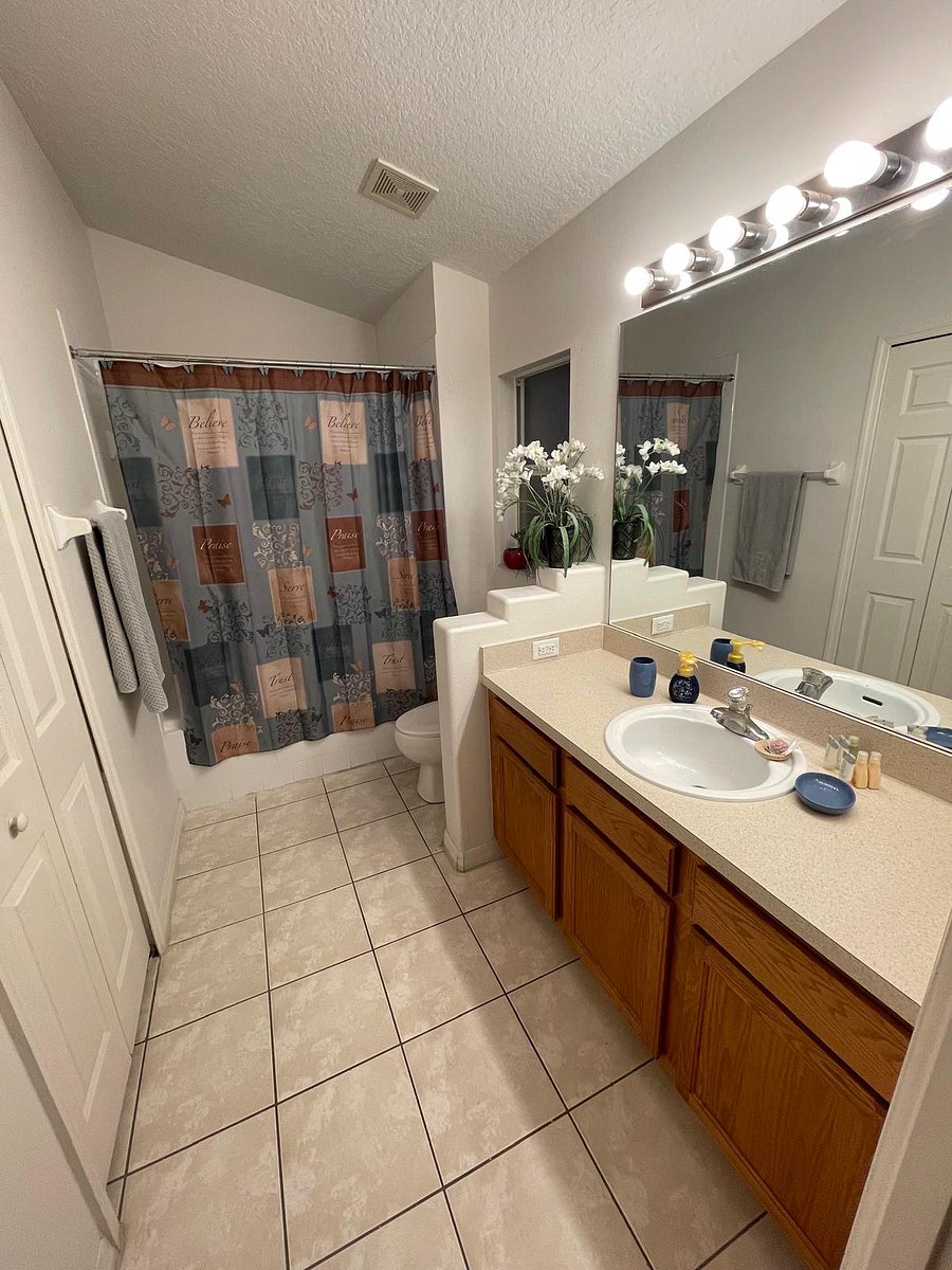 Full Bathroom in the Master Room