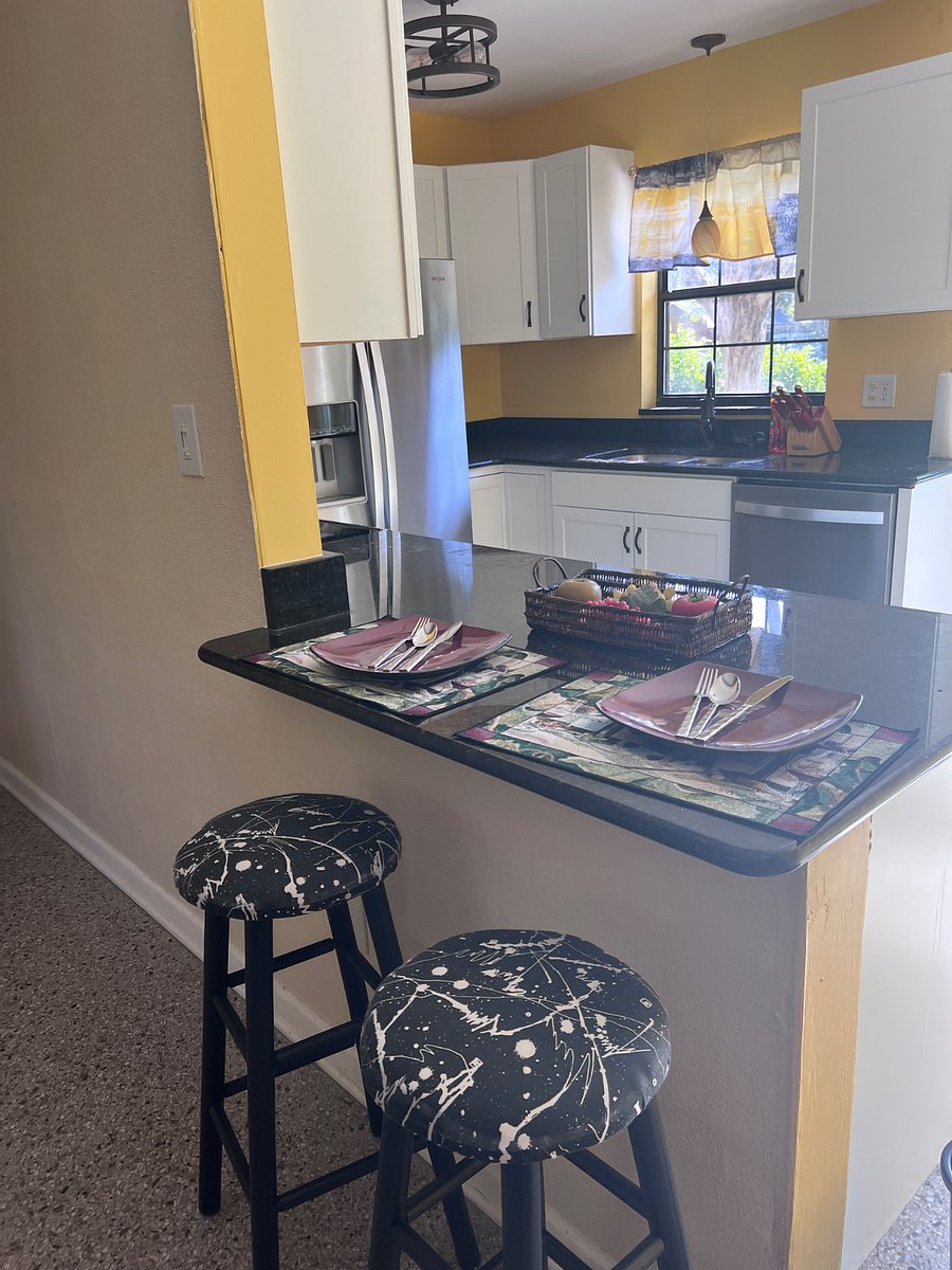 Bar Stools eat-in kitchen
