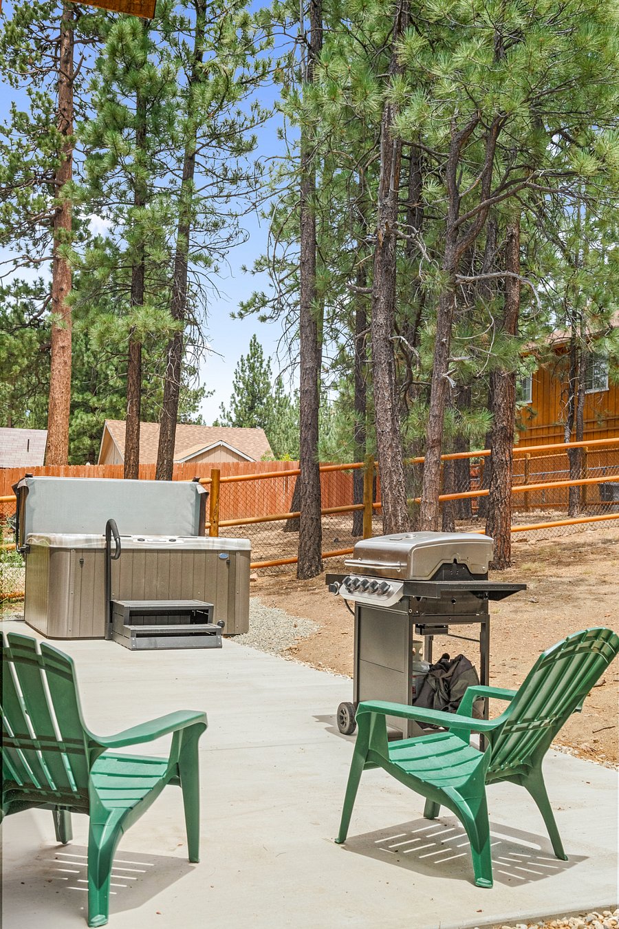 Jacuzzi and BBQ in fenced in yard
