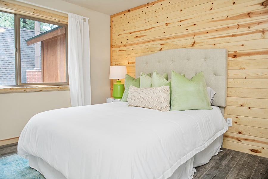 Bedroom 2, queen bed