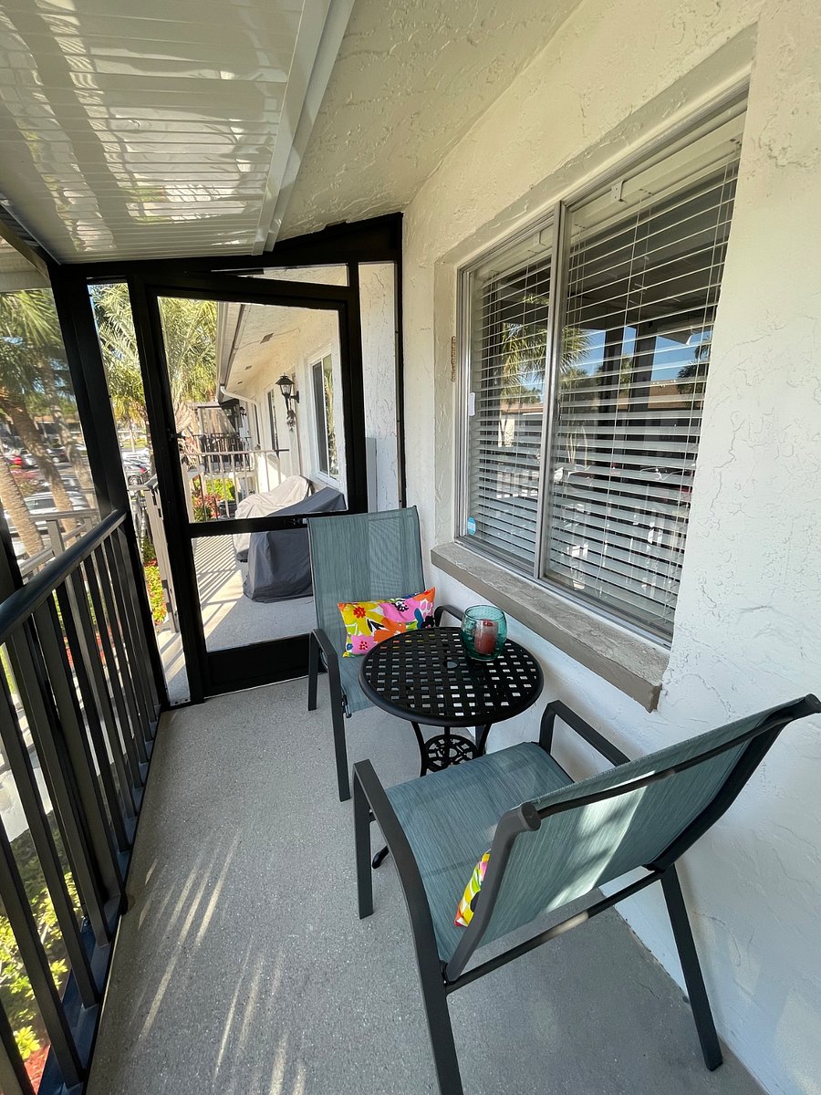 Lanai table and chairs