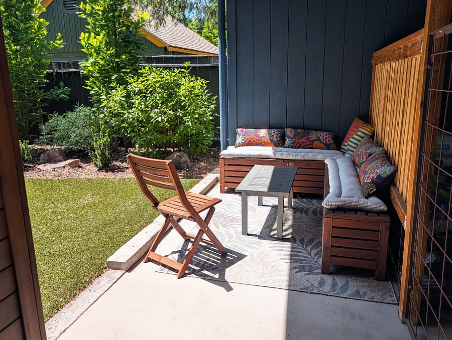 Small backyard sitting nook
