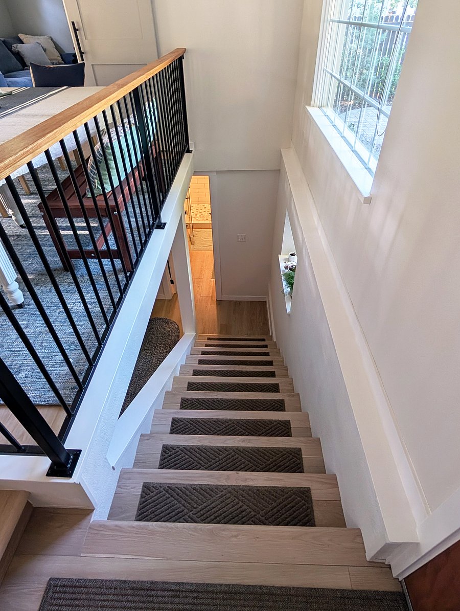 Stairs (no railing, please be careful)