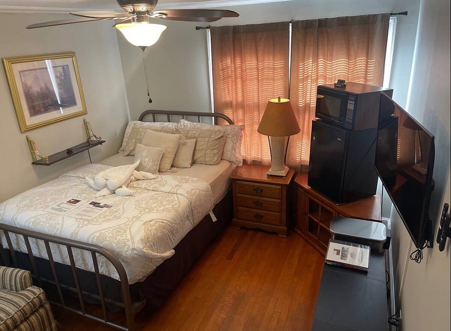 This is the private room guests who book this listing will be staying in it features a mini fridge to cool your favorite beverages, a microwave, a mounted TV for your entertainment and has recently been renovated to include a brand new ceiling fan.
