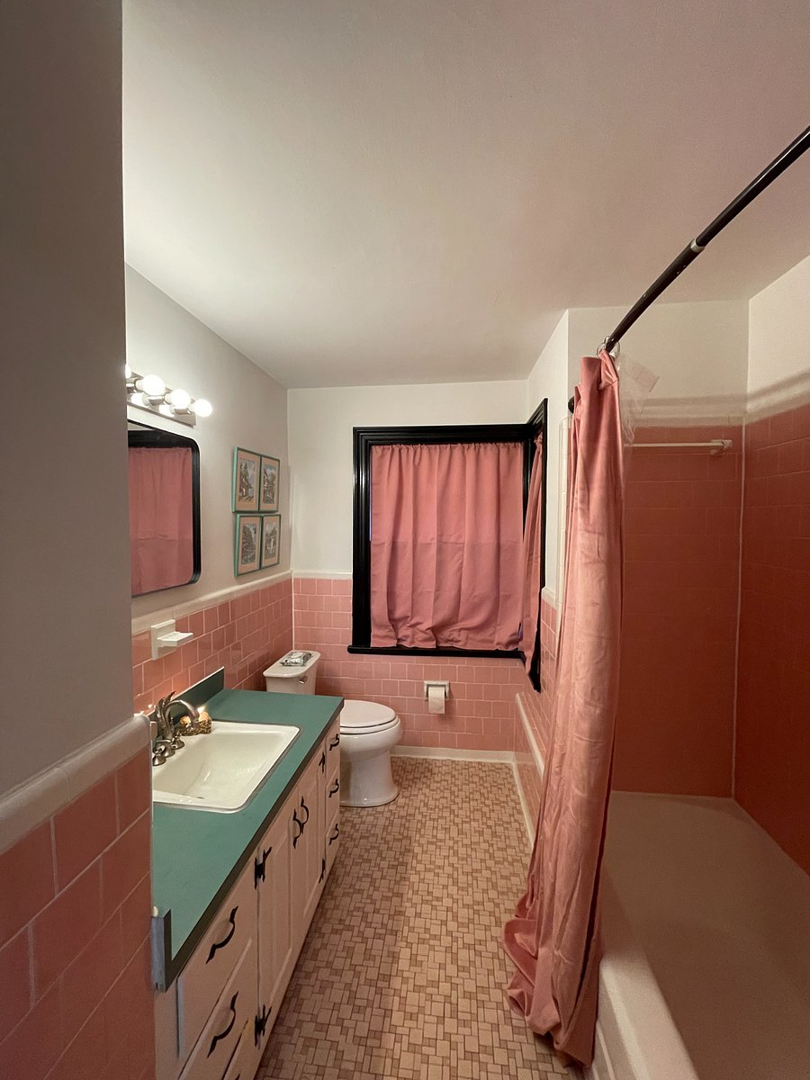 Chic pink vintage bathroom