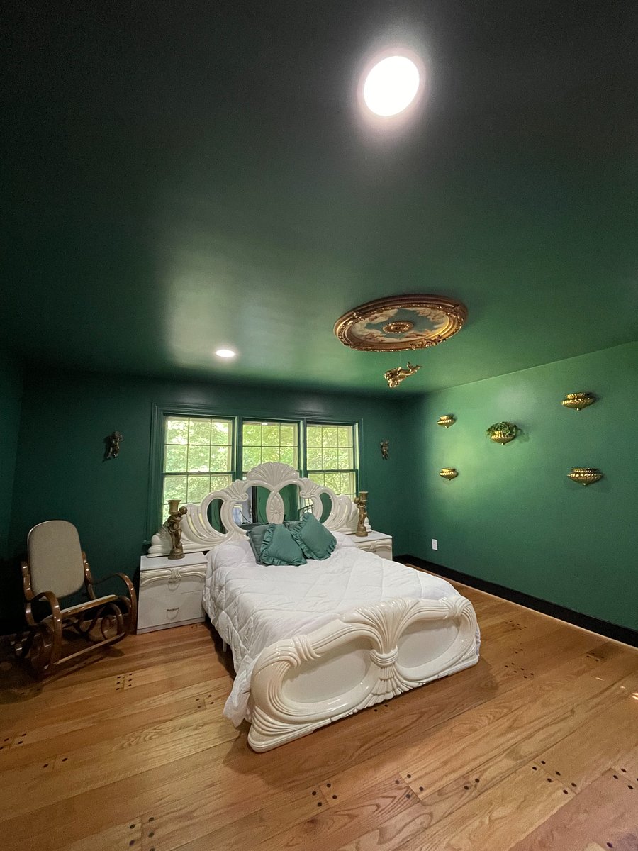 Cherub Suite - Master Bedroom ($975 monthly)