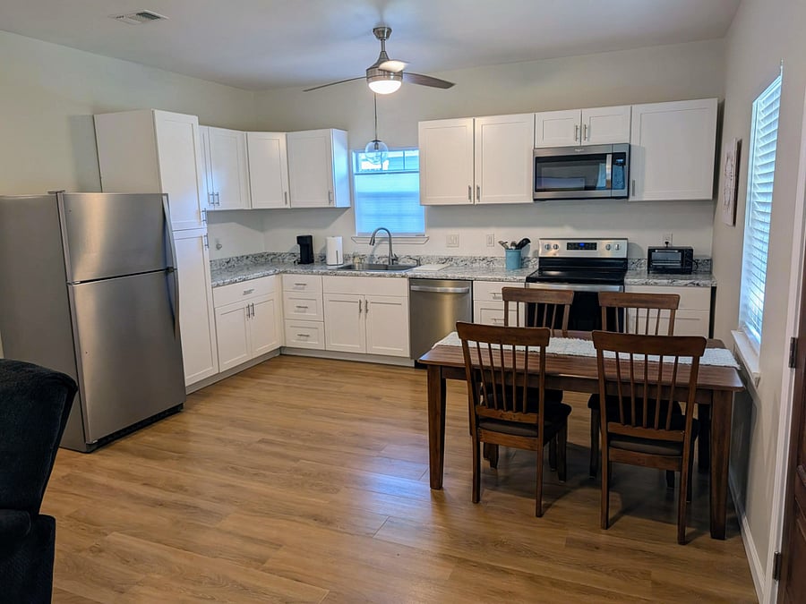 Kitchen & Dining