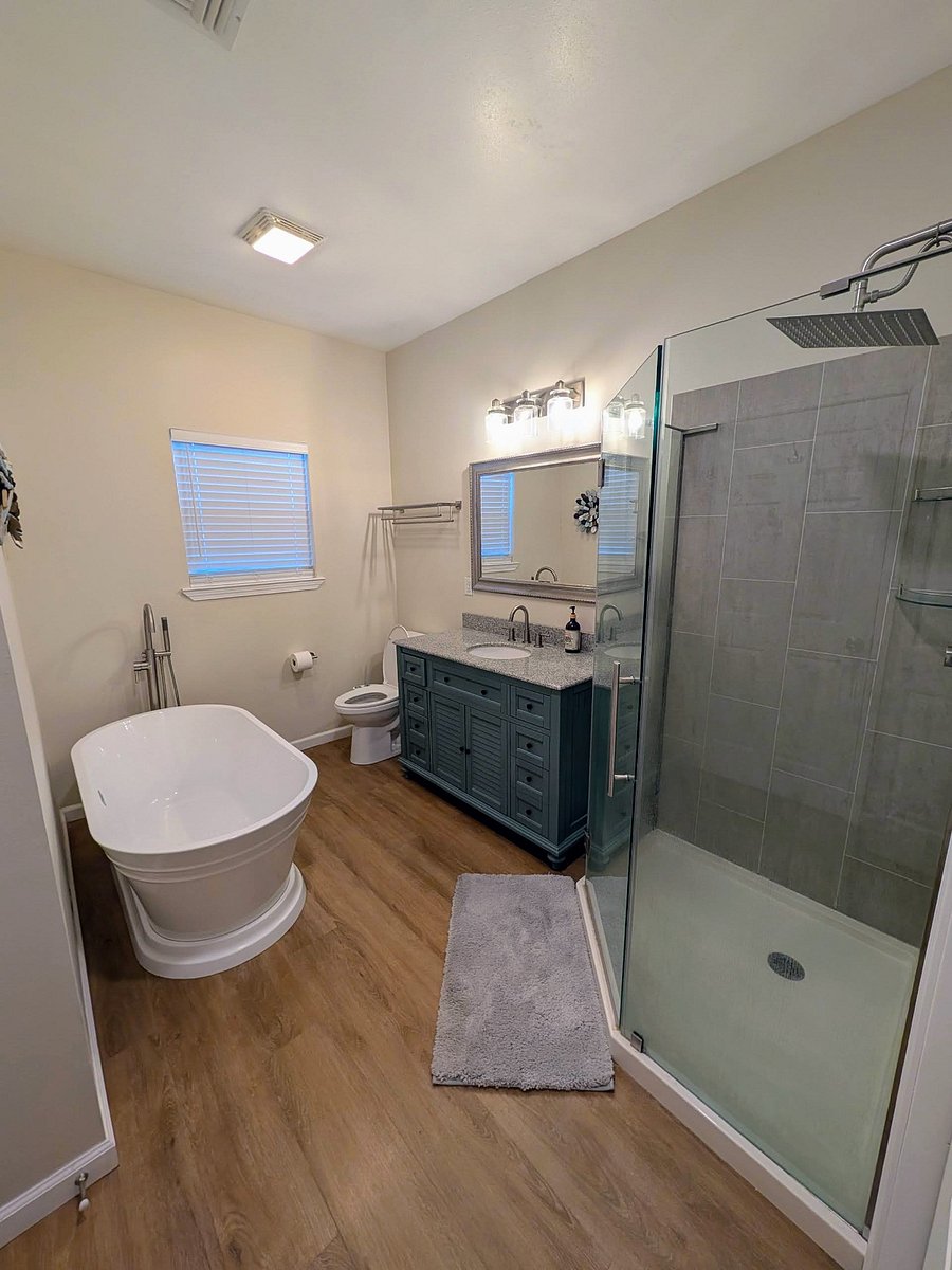 1st floor bathroom