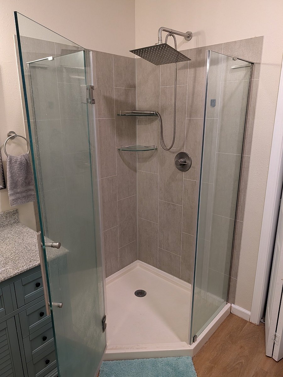 1st floor bathroom