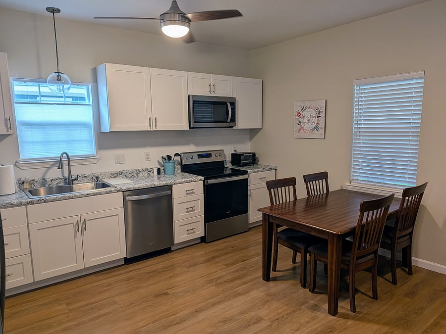 Kitchen & Dining