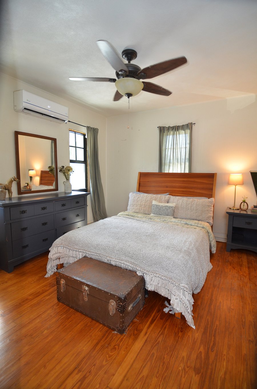 Queen bedroom upstairs.