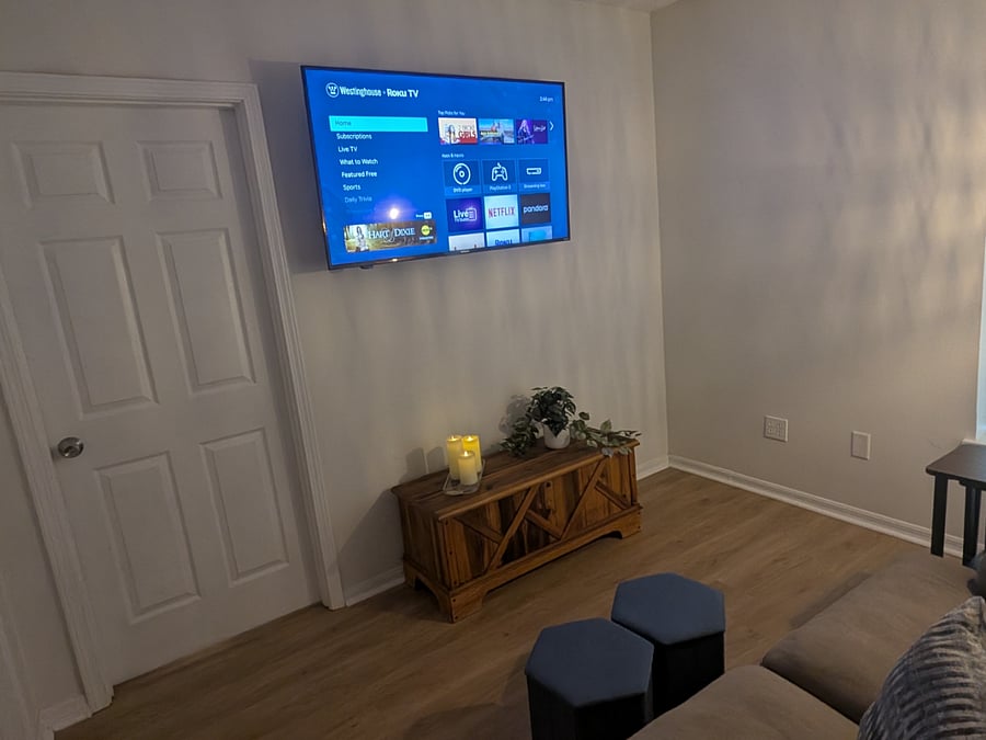 Sitting area with Smart Roku TV