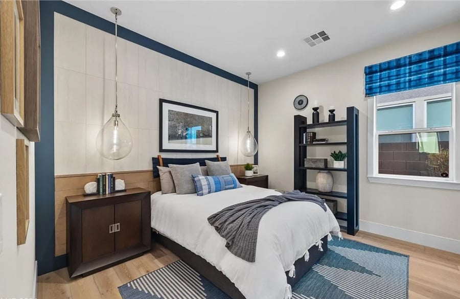 Bdrm 2: en suite bath, new king bed.