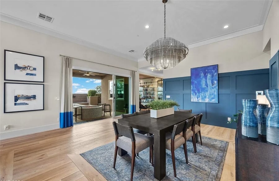 Gathering area/table or formal dining