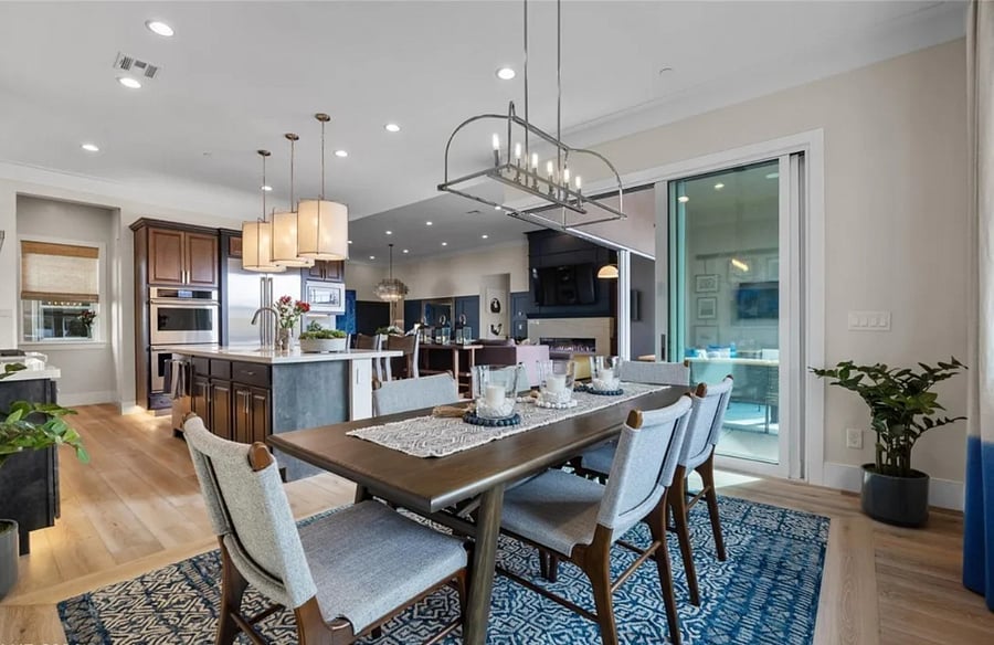 Additional dining area/Breakfast nook.