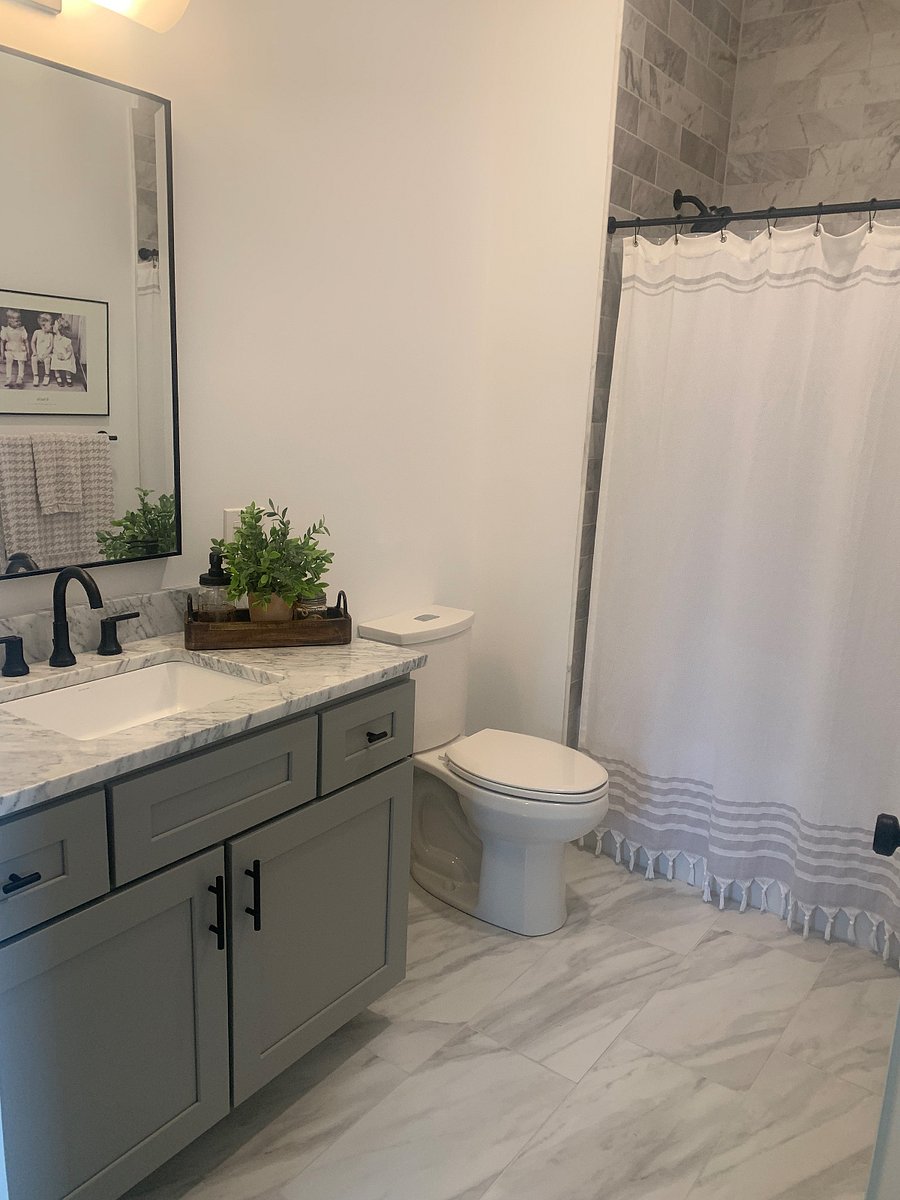 Bathroom 2.