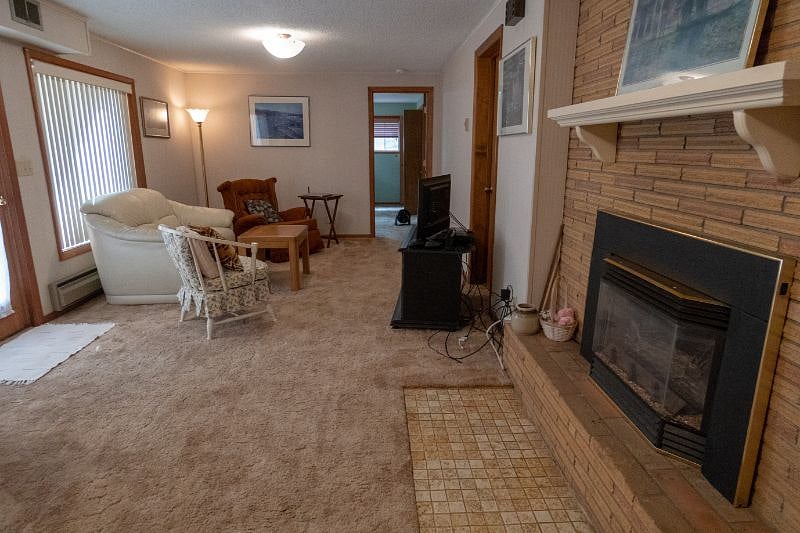 Living Room w/gas Fireplace
