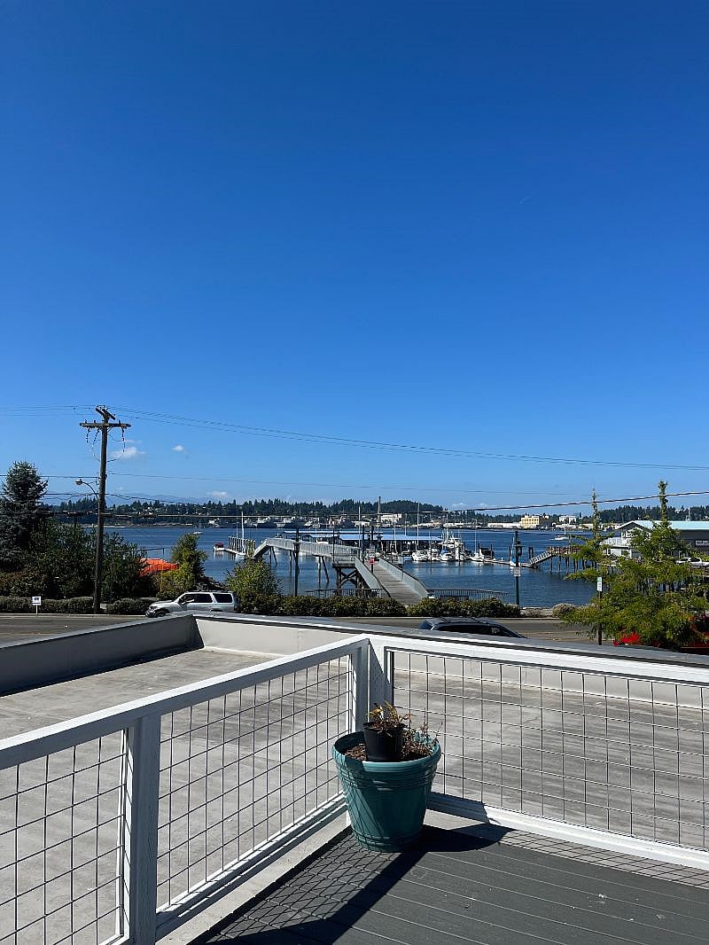 Retro Two Bedroom Apartment Downtown Port Orchard